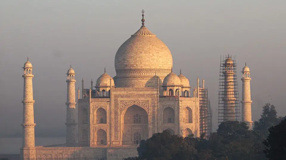 Top Travel Experiences - See the Taj Mahal at Sunrise