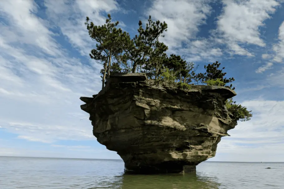 Great Lakes Kayaking - Turnip Rock